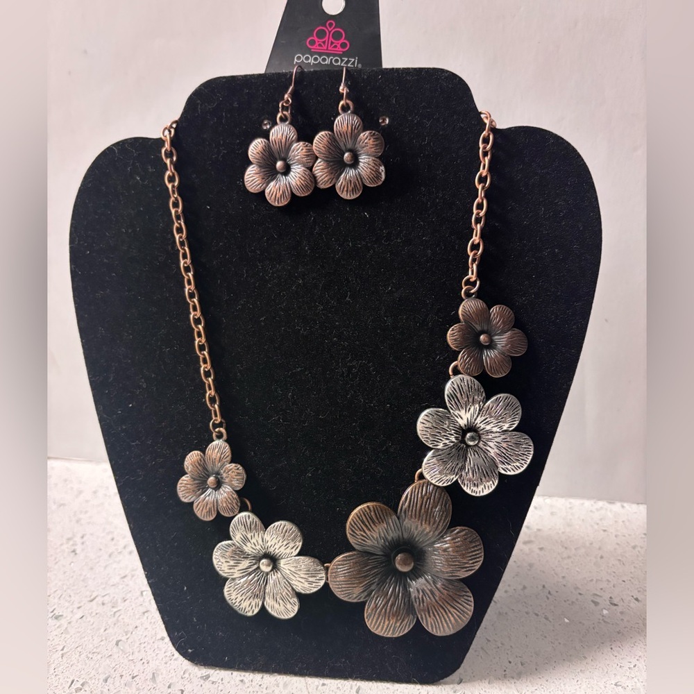 Paparazzi Copper and Silver Floral Necklace Set